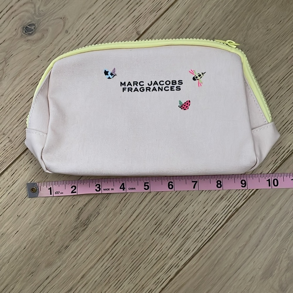 Marc Jacobs Fragrances makeup pouch - Picture 4 of 9